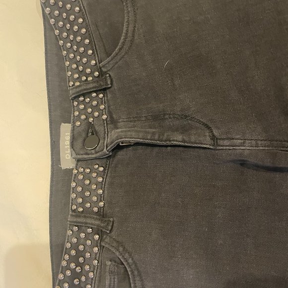 DL1961 black jean size 26 with detailed studded waist - Picture 2 of 3